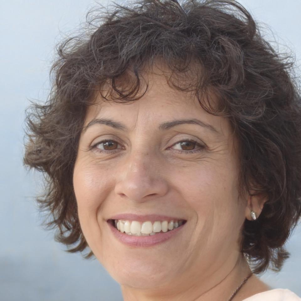 Miembro del equipo zenivalothurqa en sesión de trabajo colaborativo